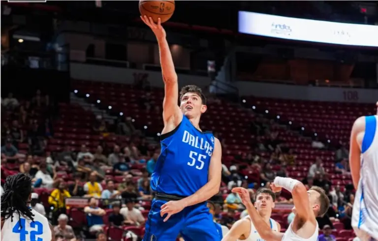 Las 14 asistencias de Sergio De Larrea con los Mavs y sus números en la Summer League