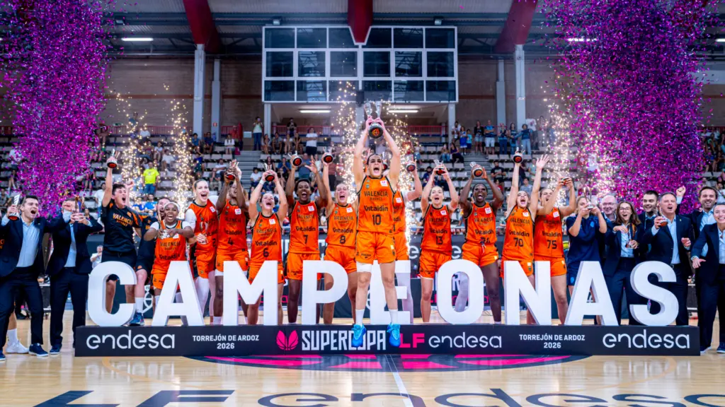 Valencia Basket levanta el primer título de la era Torralba: ¡Campeonas de la Supercopa LF Endesa!