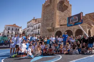 Cáceres vive la emoción del baloncesto de la mano del ‘Circuito 3×3 CaixaBank’