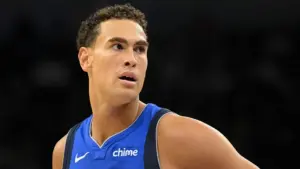 El Fenerbahçe pesca en los descartes de la NBA: Dwight Powell aterriza en la Euroliga
