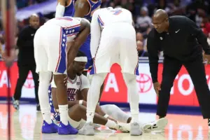 Problemas en los nuevos Sixers: lesión grave de unos de sus pívots, que deja así la rotación