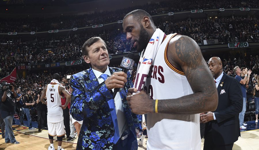 La NBA se rinde al periodista Craig Sager, de vuelta en el sexto de las Finales (Vídeo)