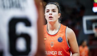 Elena Buenavida eleva su tope anotador en Valencia Basket y continúa con su dulce diciembre