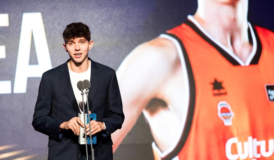 De comprar la Gigantes a su portada: Las palabras de Sergio De Larrea en los Premios Gigantes