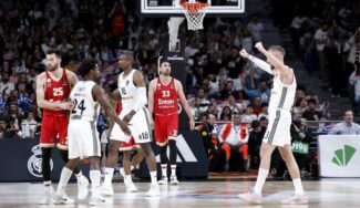 El Real Madrid sobrevive al Olympiacos y fuerza el 4º partido de la serie