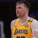 El entrenador de los Lakers explica la derrota y la situación de Luka Doncic, enfermo en un momento clave de playoffs