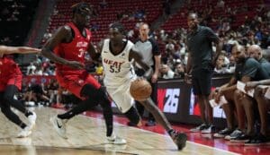 Eli John Ndiaye se divierte en su primera noche con la camiseta de los Atlanta Hawks