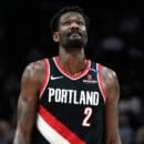 Los Angeles Lakers encuentra pívot titular: llega DeAndre Ayton