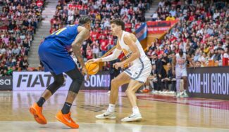 El Bàsquet Girona supera con claridad a un gris Barça en Fontajau