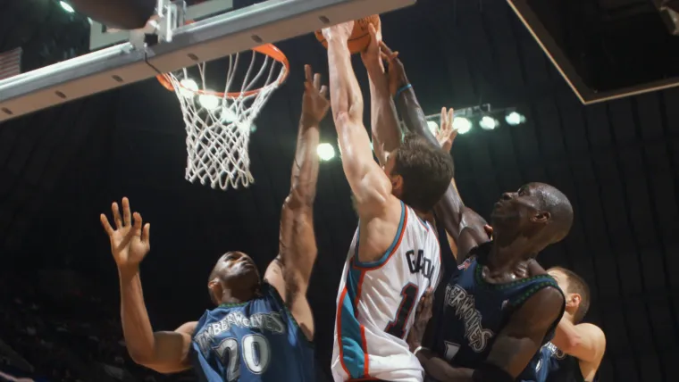 Una acción histórica: el mate de Pau Gasol sobre Kevin Garnett cumple 24 años