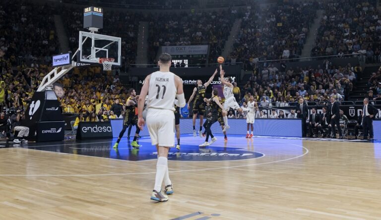 La canasta ganadora de Sergio Llull para dar el triunfo al Real Madrid en Tenerife