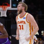 Traspasado por partida doble y se venga de uno de sus ex equipo: el estreno soñado de Jock Landale