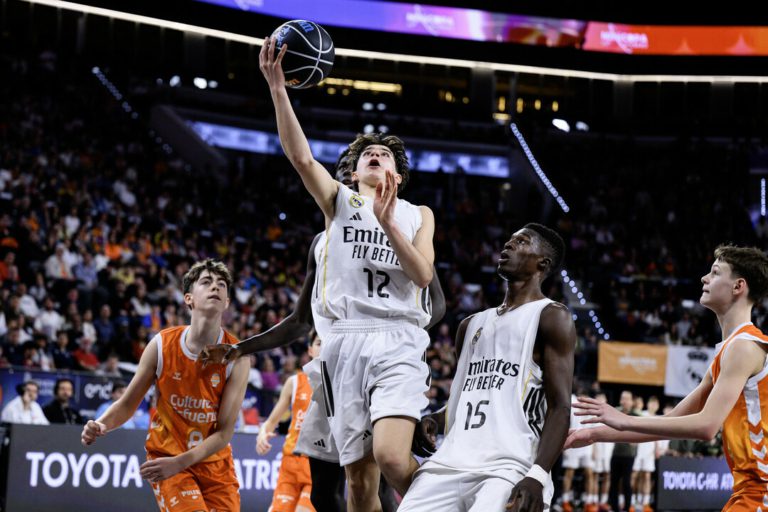 El Real Madrid vence al Valencia Basket y conquista la Minicopa Endesa