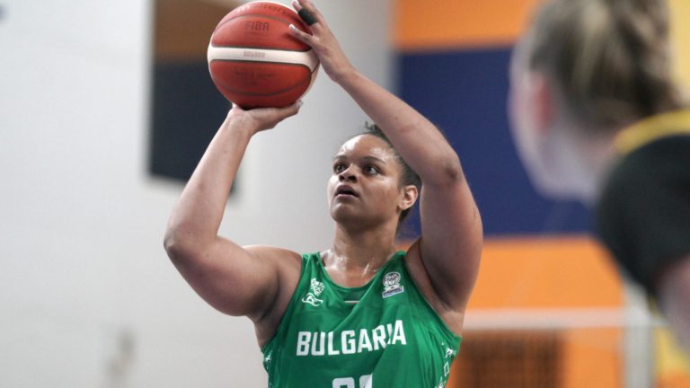 Valencia Basket apura el cierre del mercado de fichajes: Khaalia Hillsman, refuerzo para el juego interior