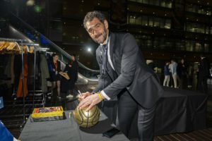 ¿Quieres un balón dorado firmado por los campeones de Japón 2006?