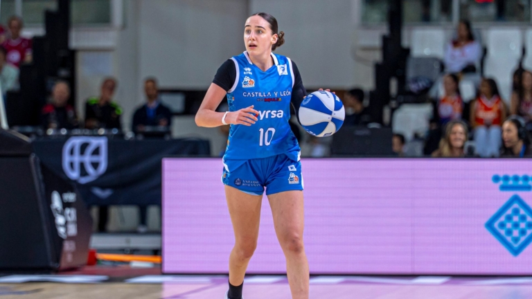 La emoción de Iyana Martín tras la eliminación de Perfumerías Avenida de la Copa de la Reina