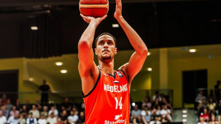 Kosner Baskonia refuerza la pintura con Jesse Edwards: Quién es y como juega el pívot neerlandés