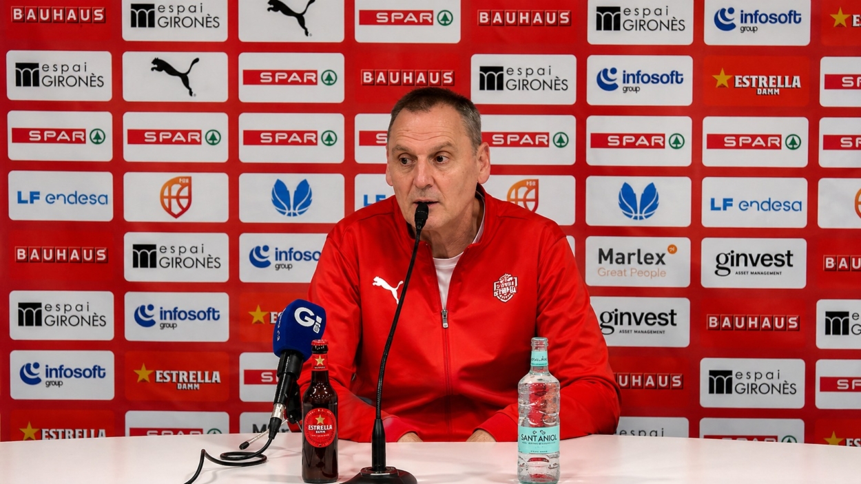 Roberto Íñiguez, entrenador del Spar Girona, en rueda de prensa