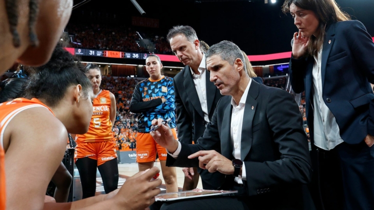 Las palabras de Rubén Burgos tras levantar el cuarto título de Liga Femenina Endesa con Valencia Basket
