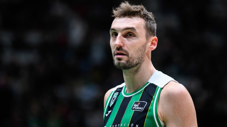 Sam Dekker pasa a los banquillos: Será entrenador asistente en la NCAA